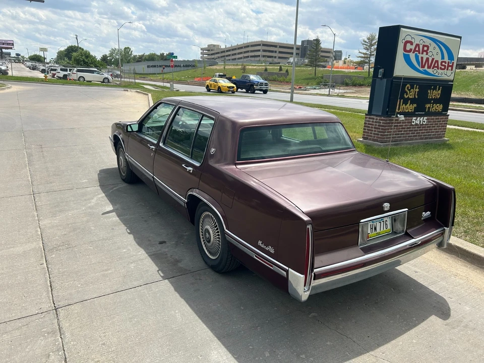 1992 Cadillac DeVille 6th Gen - Image 6 of 18