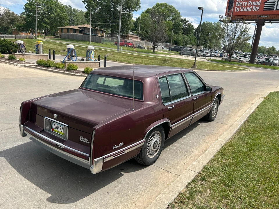 1992 Cadillac DeVille 6th Gen - Image 8 of 18