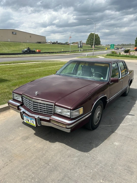 1992 Cadillac DeVille 6th Gen - Image 2 of 18