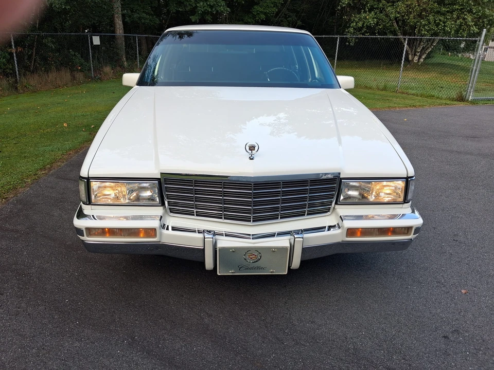 1992 Cadillac DeVille 6th Gen - Image 4 of 31