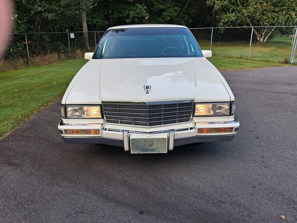 1992 Cadillac DeVille 6th Gen - Image 5 of 31