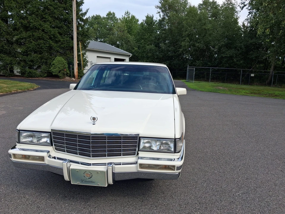 1992 Cadillac DeVille 6th Gen - Image 3 of 31