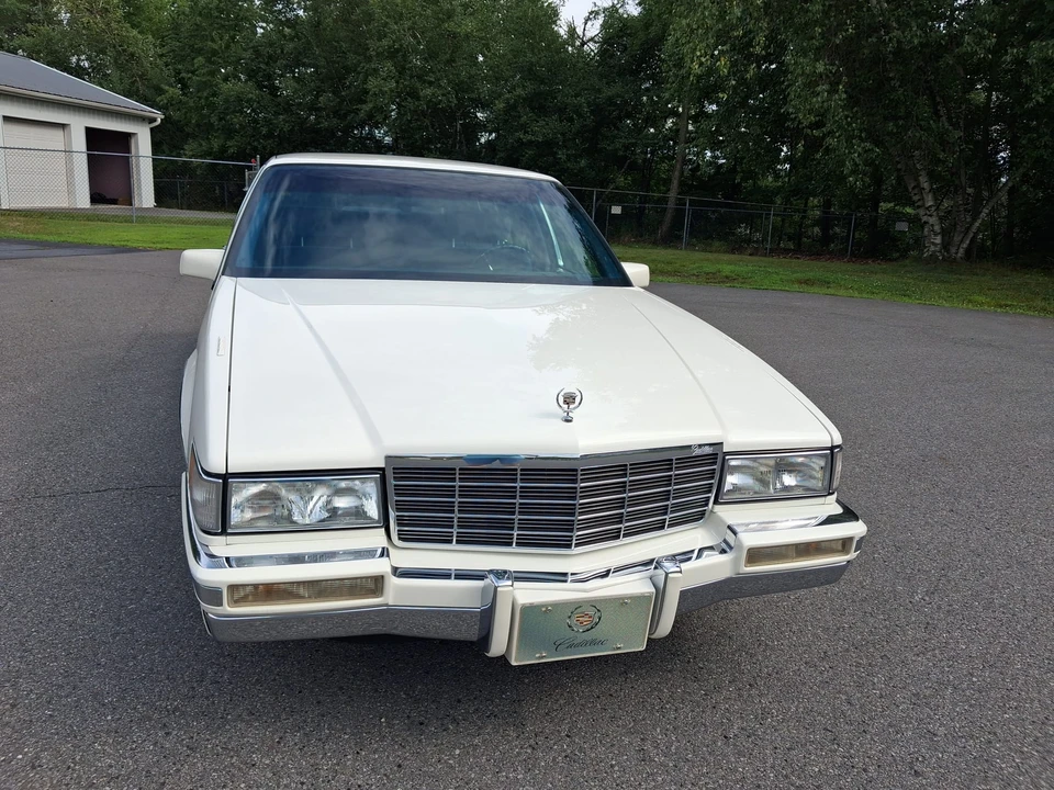 1992 Cadillac DeVille 6th Gen - Image 7 of 31