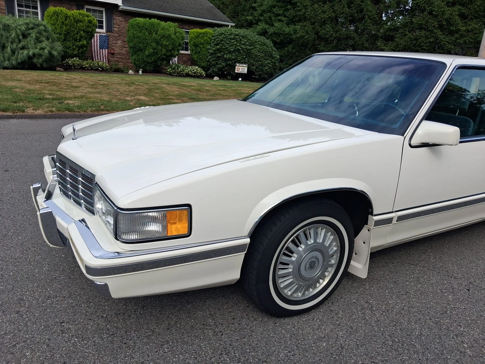 1992 Cadillac DeVille 6th Gen - Image 20 of 31