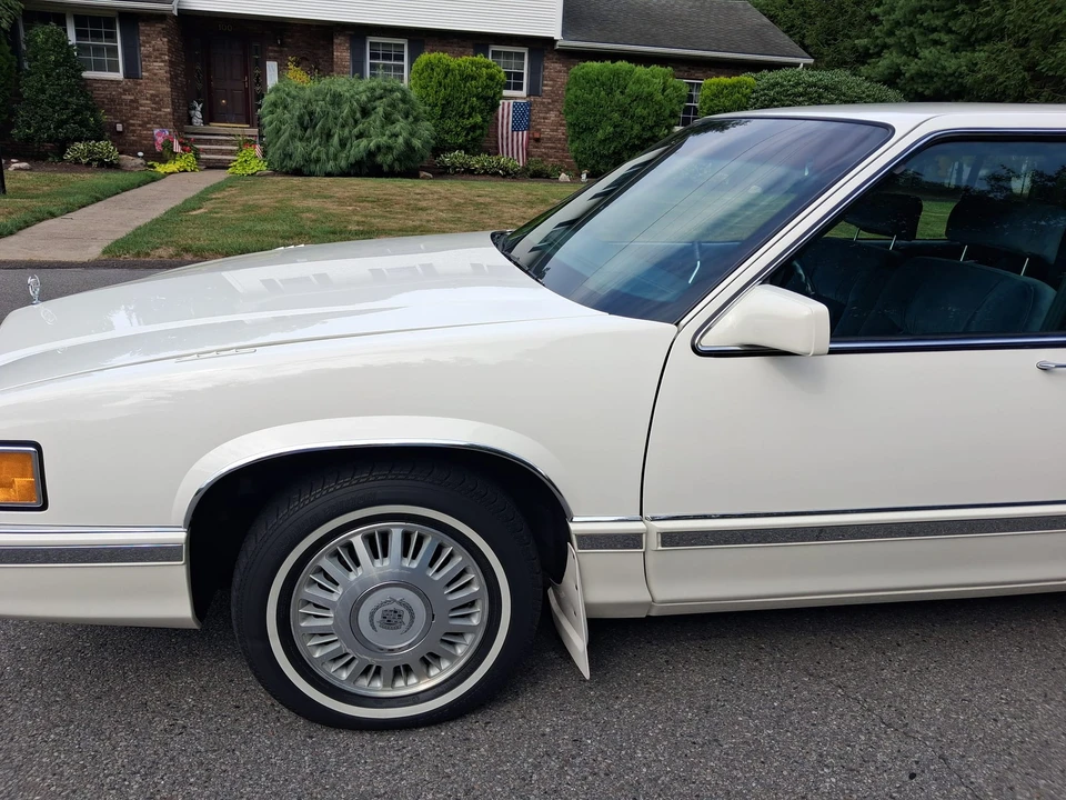 1992 Cadillac DeVille 6th Gen - Image 21 of 31