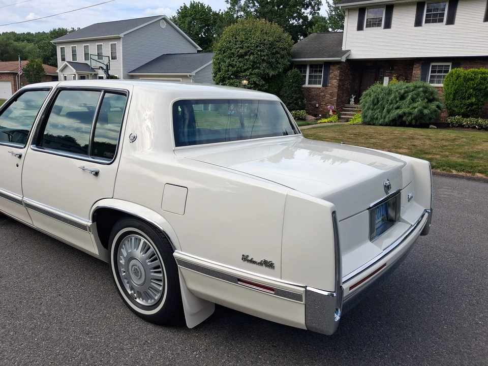 1992 Cadillac DeVille 6th Gen - Image 25 of 31