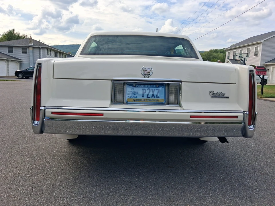 1992 Cadillac DeVille 6th Gen - Image 13 of 31