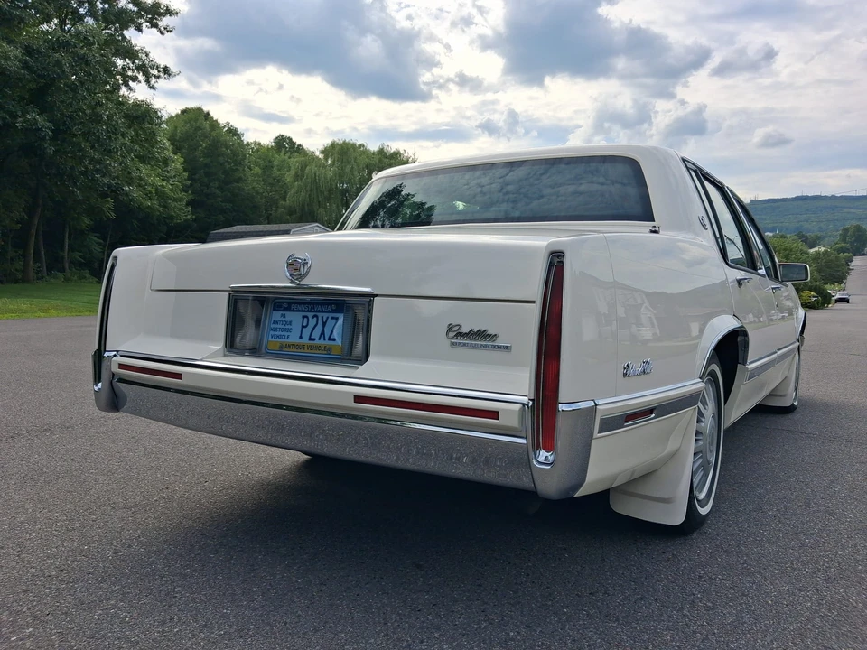 1992 Cadillac DeVille 6th Gen - Image 12 of 31