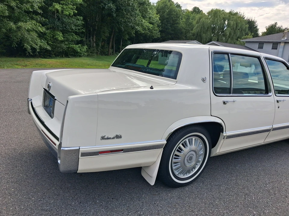 1992 Cadillac DeVille 6th Gen - Image 26 of 31