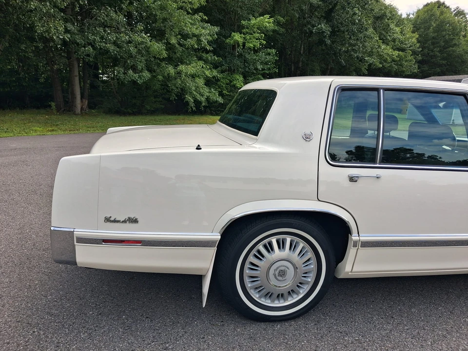 1992 Cadillac DeVille 6th Gen - Image 27 of 31