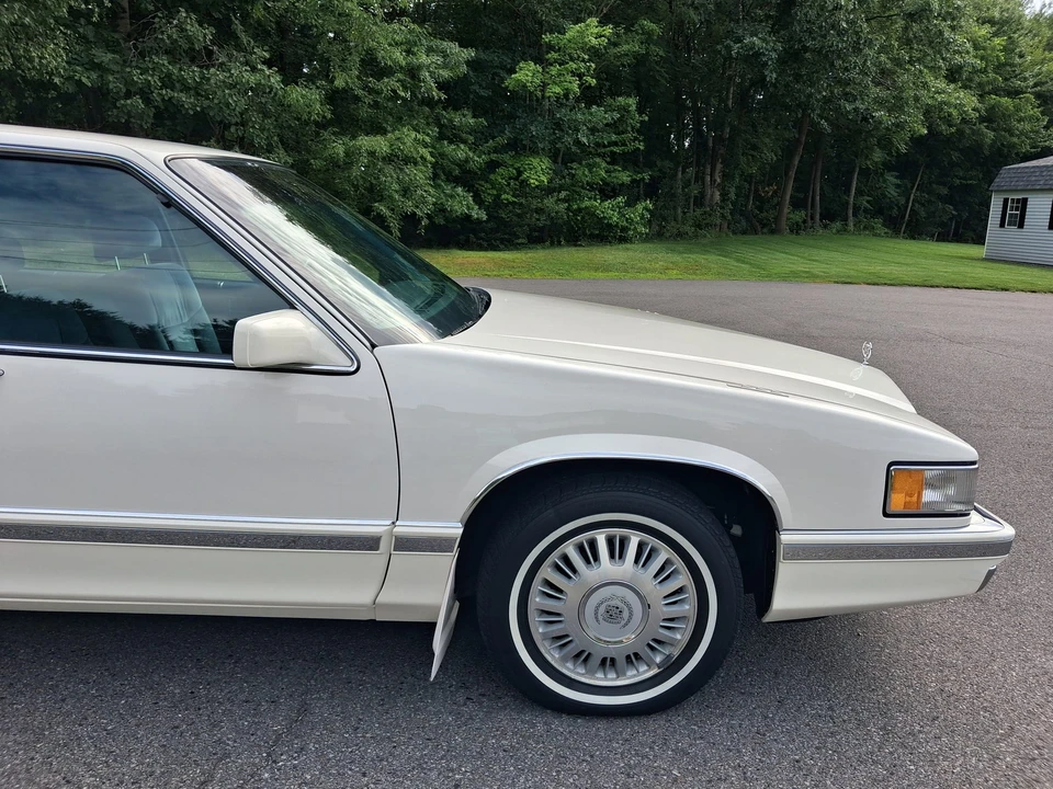 1992 Cadillac DeVille 6th Gen - Image 30 of 31