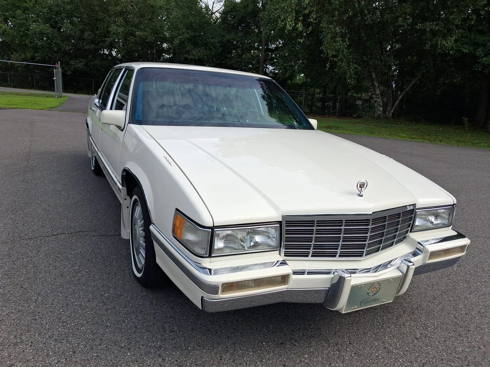 1992 Cadillac DeVille 6th Gen - Image 8 of 31