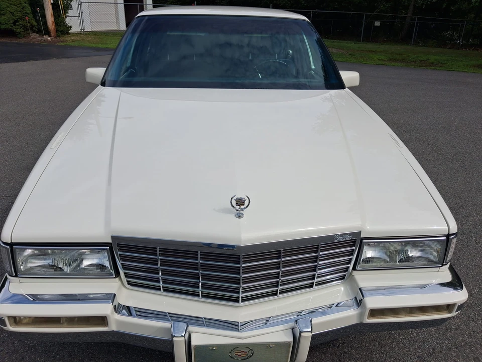 1992 Cadillac DeVille 6th Gen - Image 17 of 31
