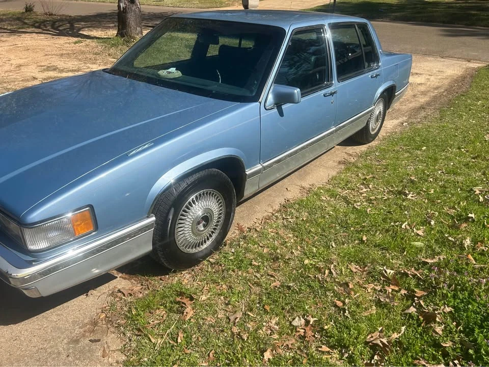 1992 Cadillac DeVille 6th Gen - Image 4 of 5