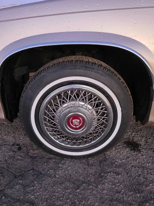 1992 Cadillac DeVille 6th Gen - Image 13 of 18