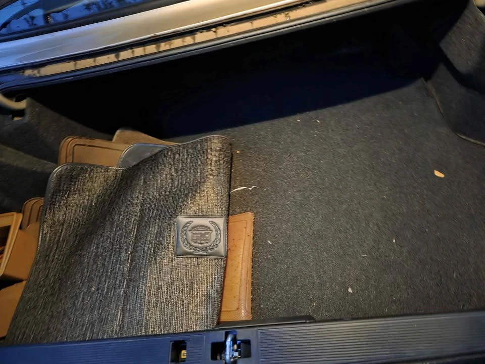 1992 Cadillac DeVille 6th Gen - Image 17 of 18