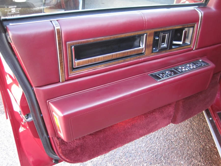 1992 Cadillac DeVille 6th Gen - Image 6 of 9