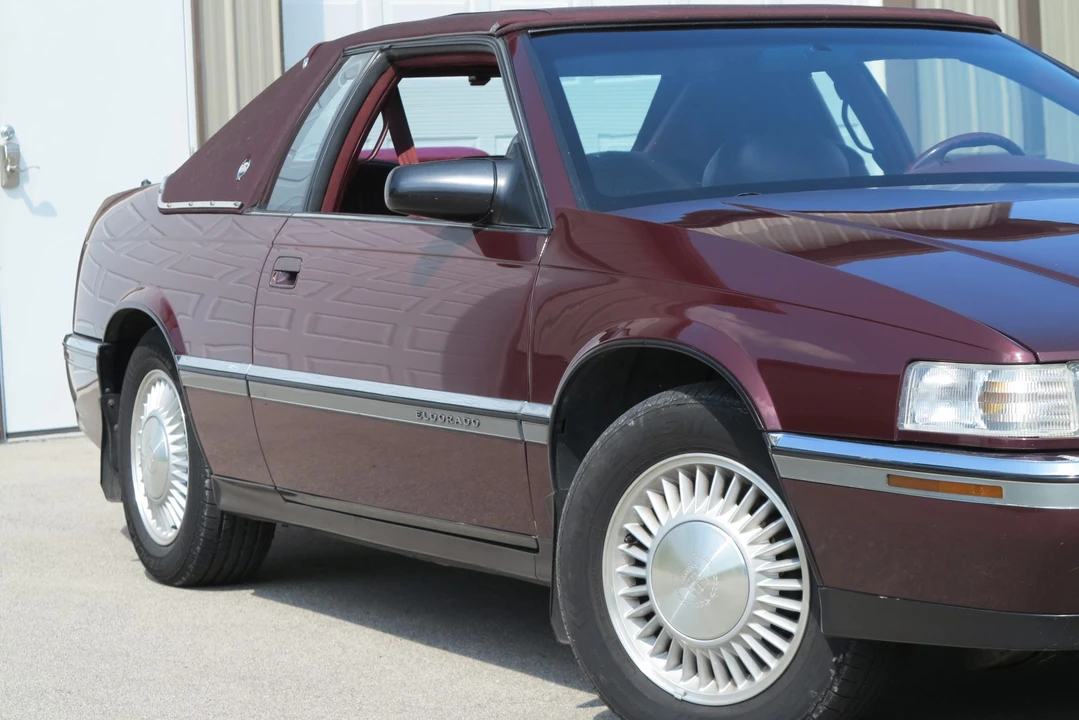 1992 Cadillac Eldorado 11th Gen - Image 15 of 31