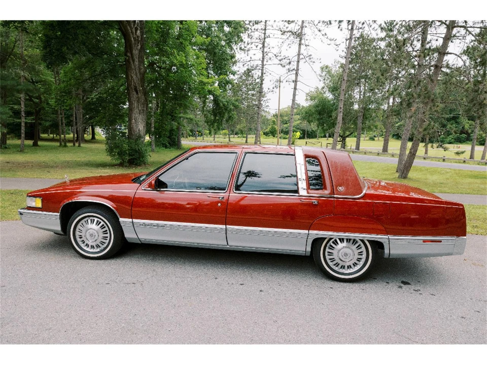 1992 Cadillac Fleetwood - Image 3 of 24
