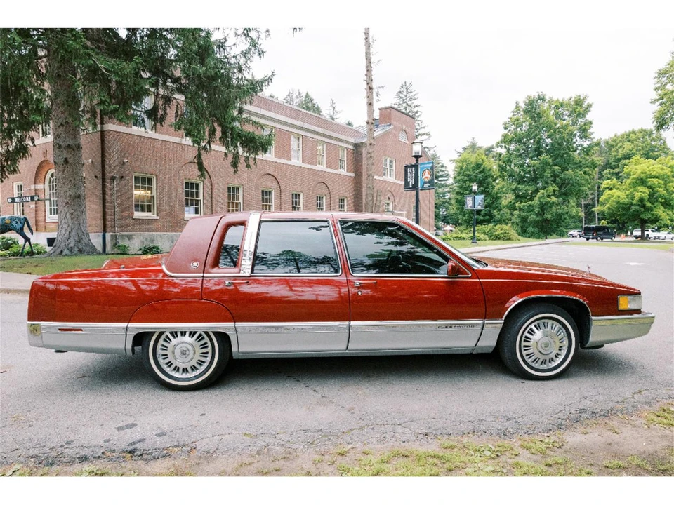1992 Cadillac Fleetwood - Image 9 of 24