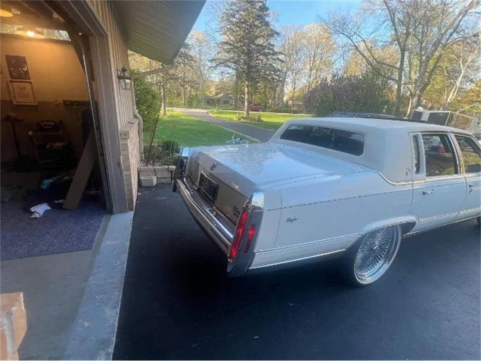 1992 Cadillac Fleetwood - Image 2 of 20