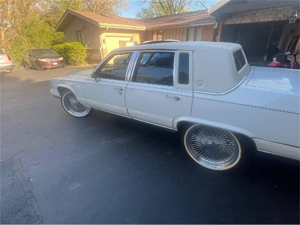 1992 Cadillac Fleetwood - Image 3 of 20