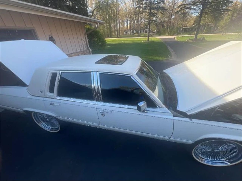 1992 Cadillac Fleetwood - Image 5 of 20