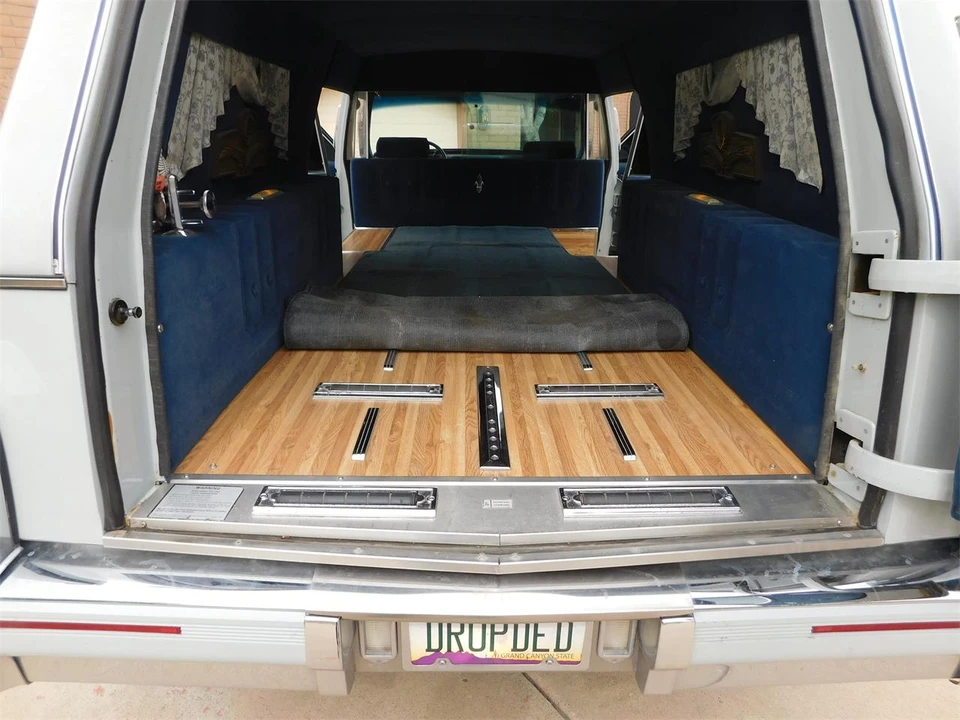 1992 Cadillac Fleetwood - Image 8 of 31