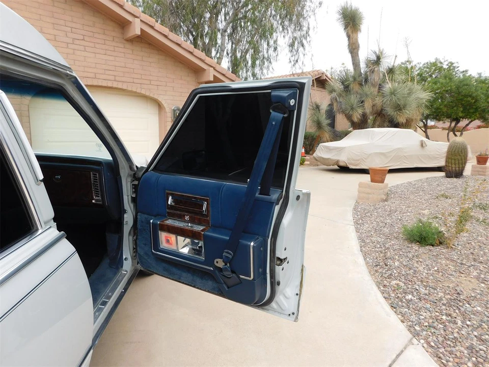 1992 Cadillac Fleetwood - Image 19 of 31