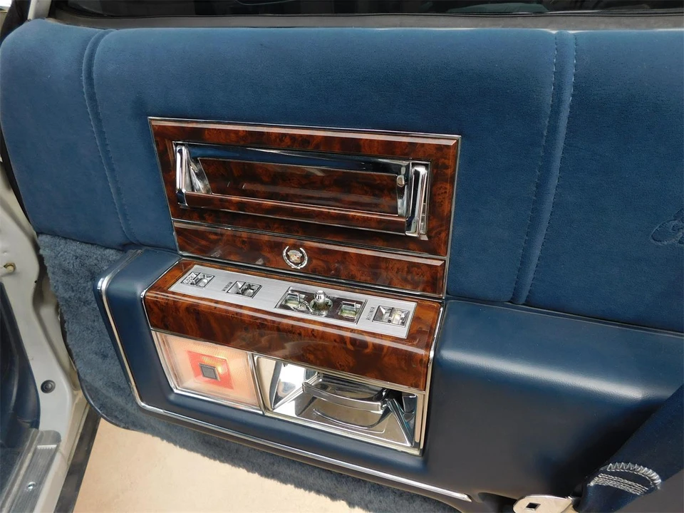 1992 Cadillac Fleetwood - Image 22 of 31