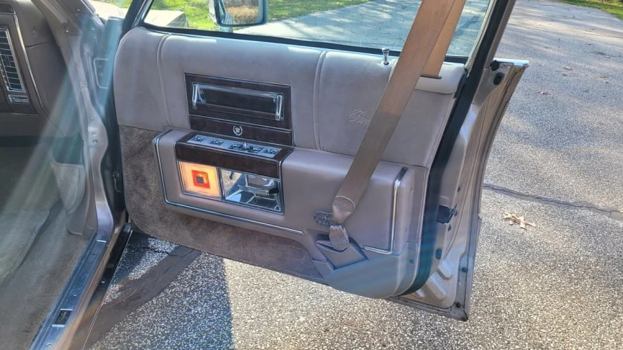 1992 Cadillac Fleetwood - Image 9 of 22