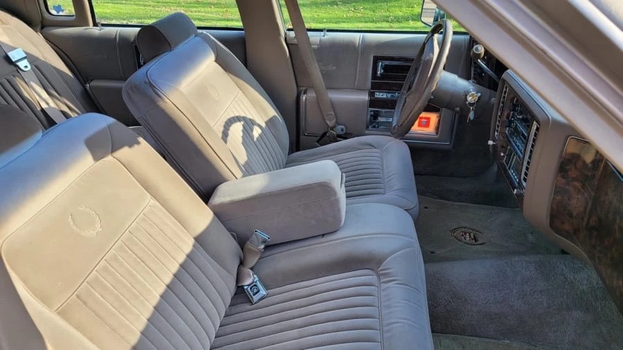 1992 Cadillac Fleetwood - Image 8 of 22