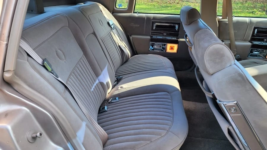 1992 Cadillac Fleetwood - Image 11 of 22