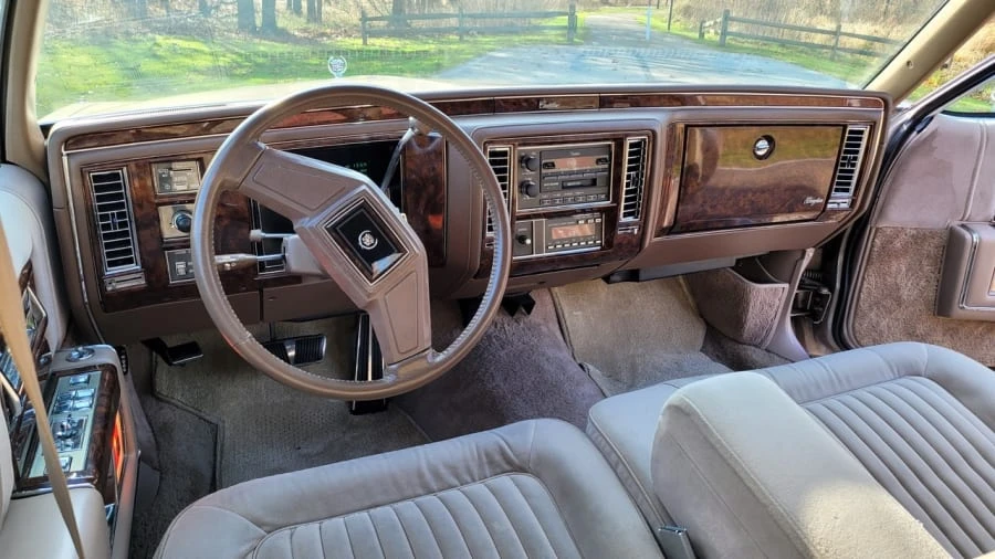 1992 Cadillac Fleetwood - Image 5 of 22