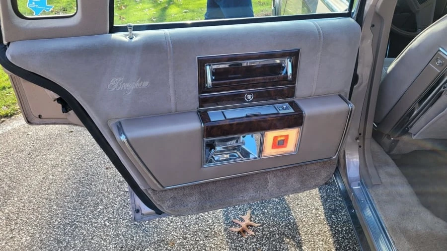 1992 Cadillac Fleetwood - Image 10 of 22