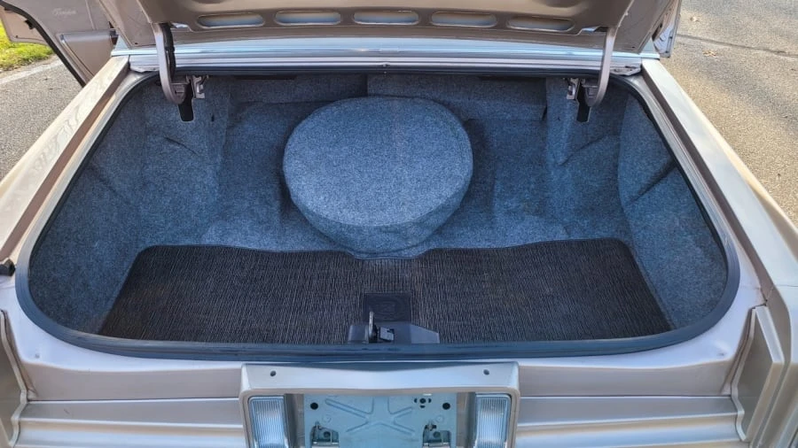1992 Cadillac Fleetwood - Image 18 of 22