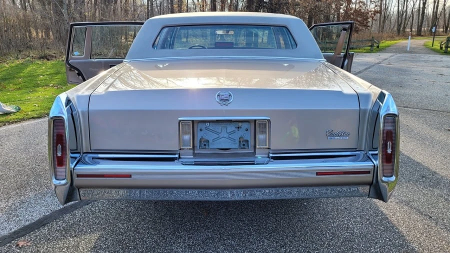 1992 Cadillac Fleetwood - Image 17 of 22