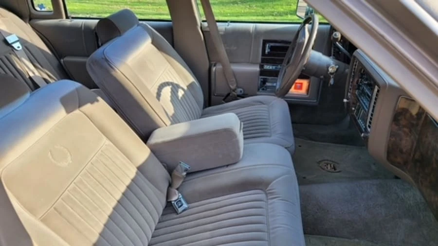 1992 Cadillac Fleetwood - Image 8 of 20