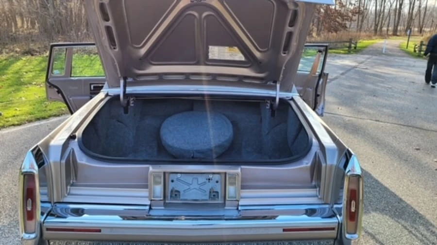 1992 Cadillac Fleetwood - Image 17 of 20
