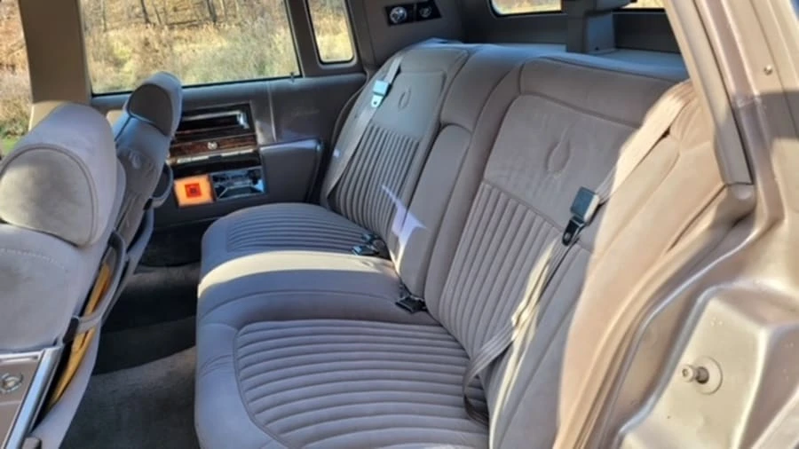 1992 Cadillac Fleetwood - Image 19 of 20