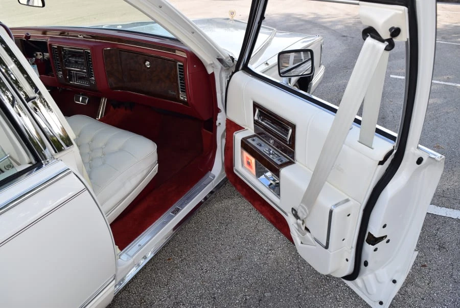 1992 Cadillac Brougham - Image 6 of 11