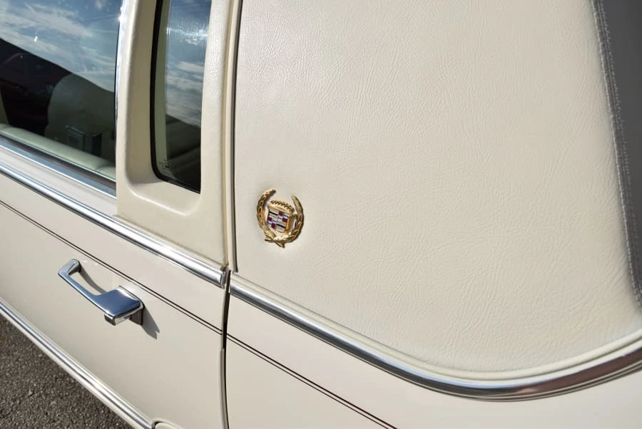 1992 Cadillac Brougham - Image 9 of 11