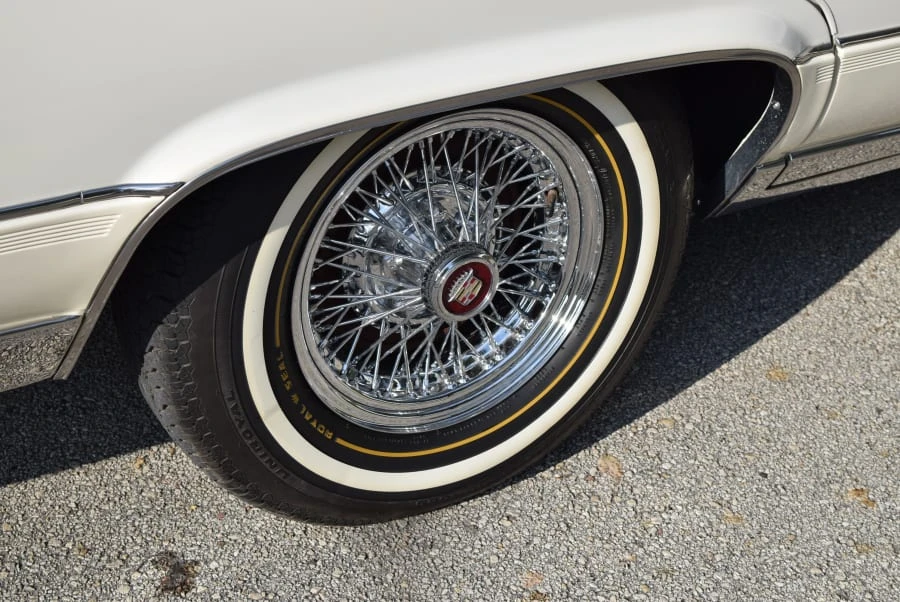 1992 Cadillac Brougham - Image 10 of 11