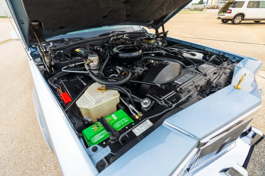 1992 Cadillac Brougham - Image 26 of 27