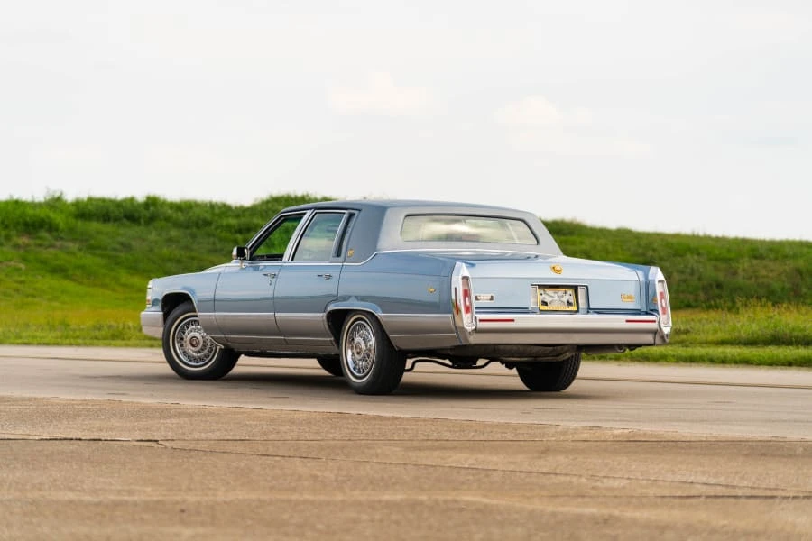 1992 Cadillac Brougham - Image 16 of 27