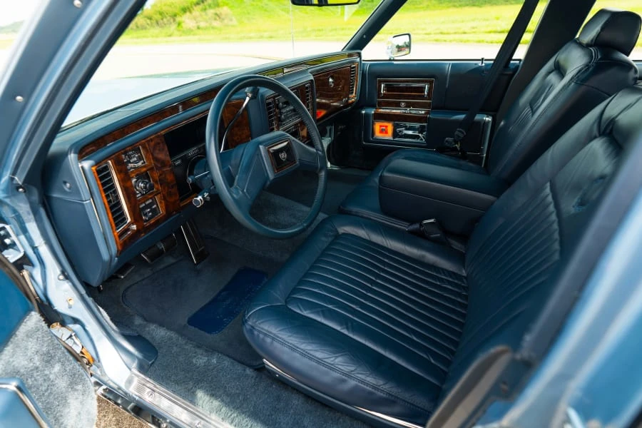 1992 Cadillac Brougham - Image 23 of 27