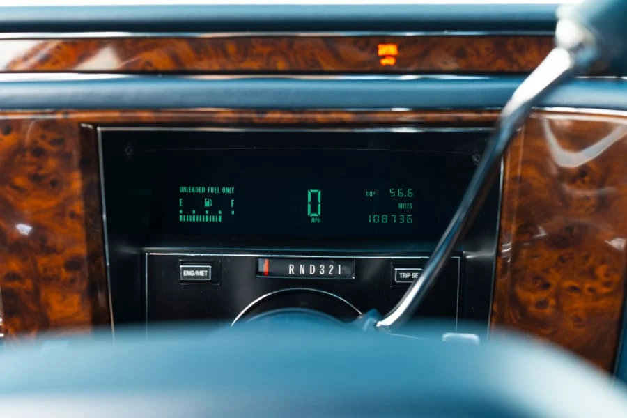 1992 Cadillac Brougham - Image 24 of 27