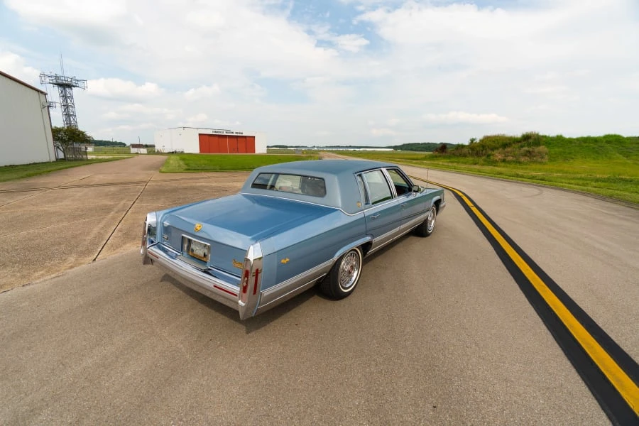 1992 Cadillac Brougham - Image 9 of 27