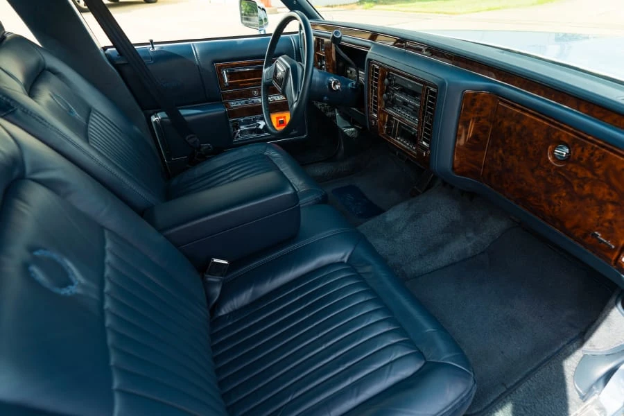1992 Cadillac Brougham - Image 17 of 27