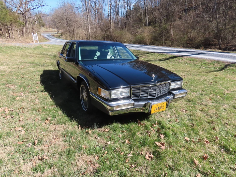 1992 Cadillac DeVille 7th Gen - Image 4 of 31